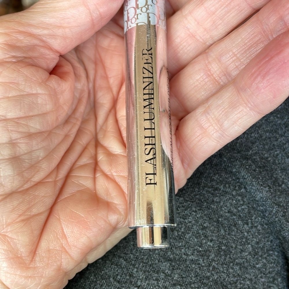 🌟🛍️HOST PICK🛍️🌟7 Piece High End Makeup Products - Picture 6 of 12